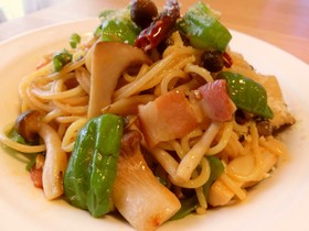 こんにゃく麺でヘルシーペペロンナポリタン